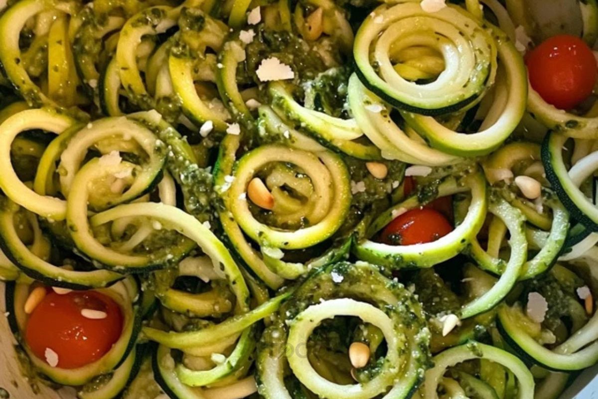 Spiralized Zucchini Noodles with Spinach-Walnut Pesto